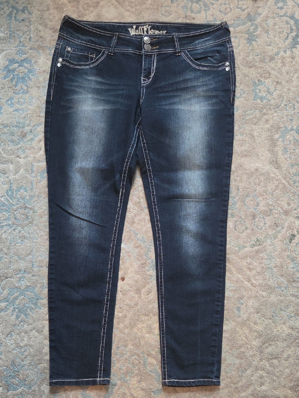 Wallflower Women's Skinny Jeans in Dark Indigo Wash
